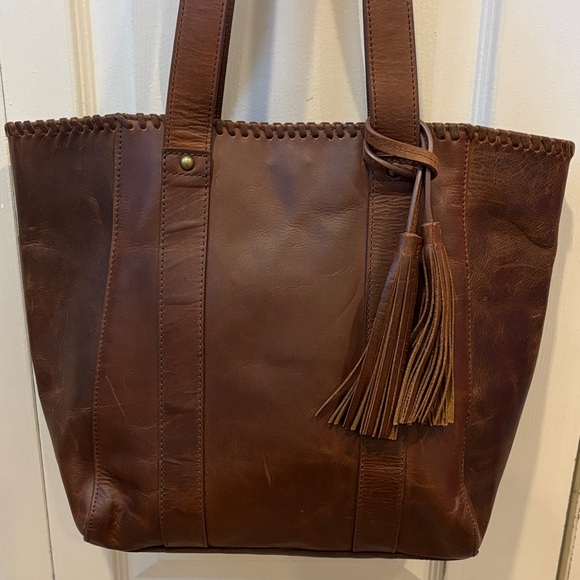 Cleo + Wolf Women's Leather Tote - Picture 4 of 10